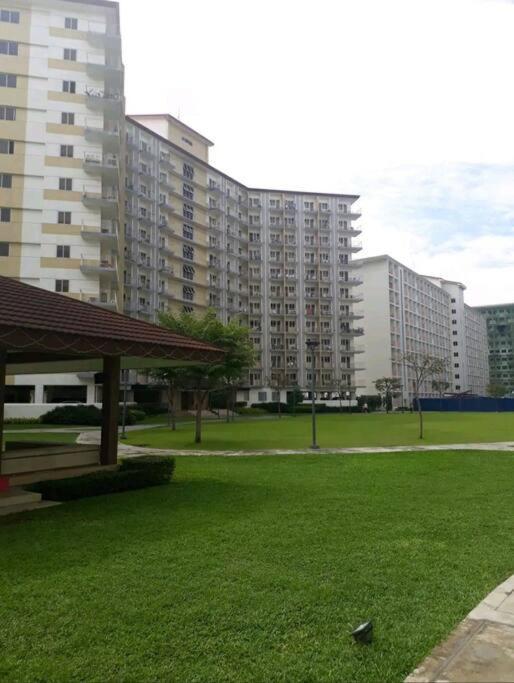 Cherolds Place Lovely 1 Bedroom Condo With Balcony Manila Kültér fotó