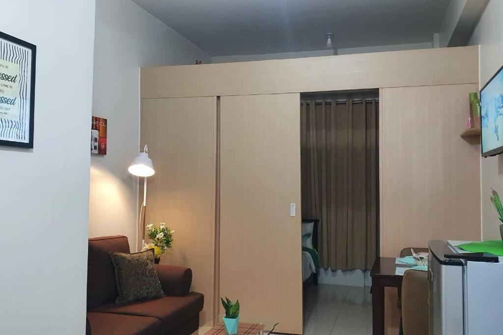 Cherolds Place Lovely 1 Bedroom Condo With Balcony Manila Kültér fotó
