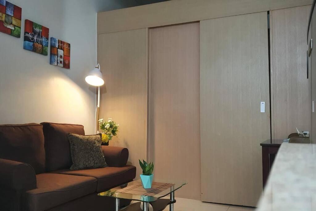 Cherolds Place Lovely 1 Bedroom Condo With Balcony Manila Kültér fotó