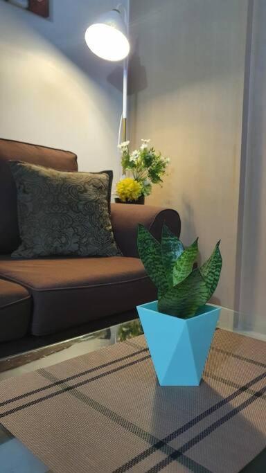 Cherolds Place Lovely 1 Bedroom Condo With Balcony Manila Kültér fotó