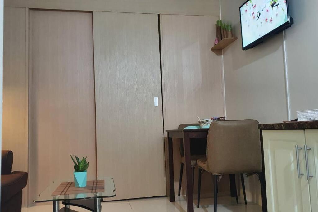 Cherolds Place Lovely 1 Bedroom Condo With Balcony Manila Kültér fotó